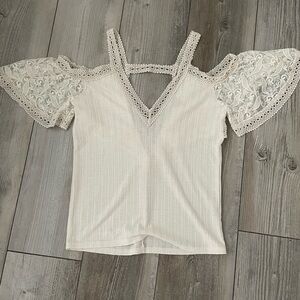 Gimmicks by BKE Cream Lace Cold Shoulder Top